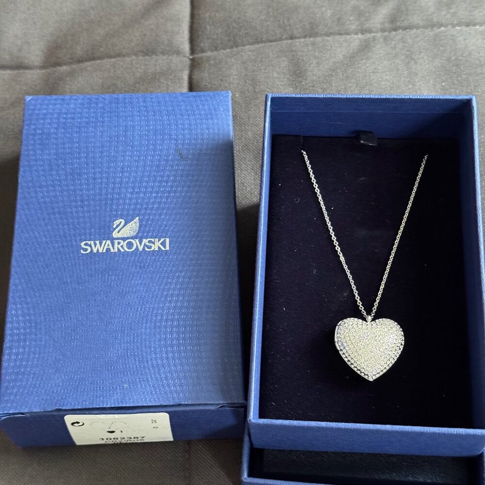 New in Box Authentic Swarovski Heart Locket Necklace 1082387 Silver